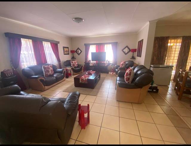 3 BEDROOM HOUSE FOR SALE IN AERORAND